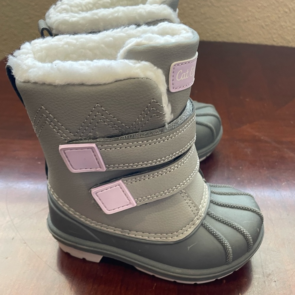 NEW With Tags  CAT & JACK Toddler Denver Winter Boots, Gray, Lavender Size 5